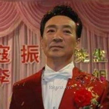 **70岁寇振海再扮陆振华：岁月不减风华，cos之旅的深度分享**